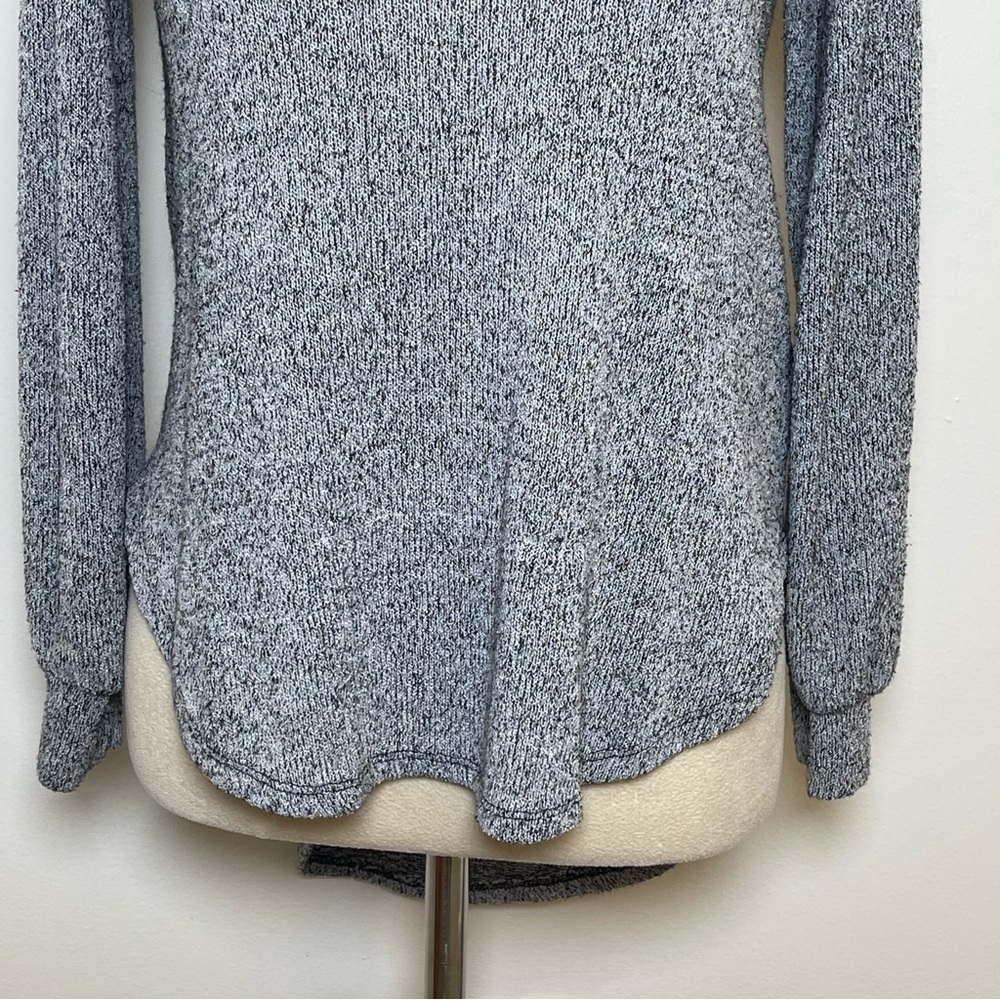 Lavender Field Grey Off-Shoulder Sweater Top Size Small Soft Knit Long Sleeve - Picture 5 of 8